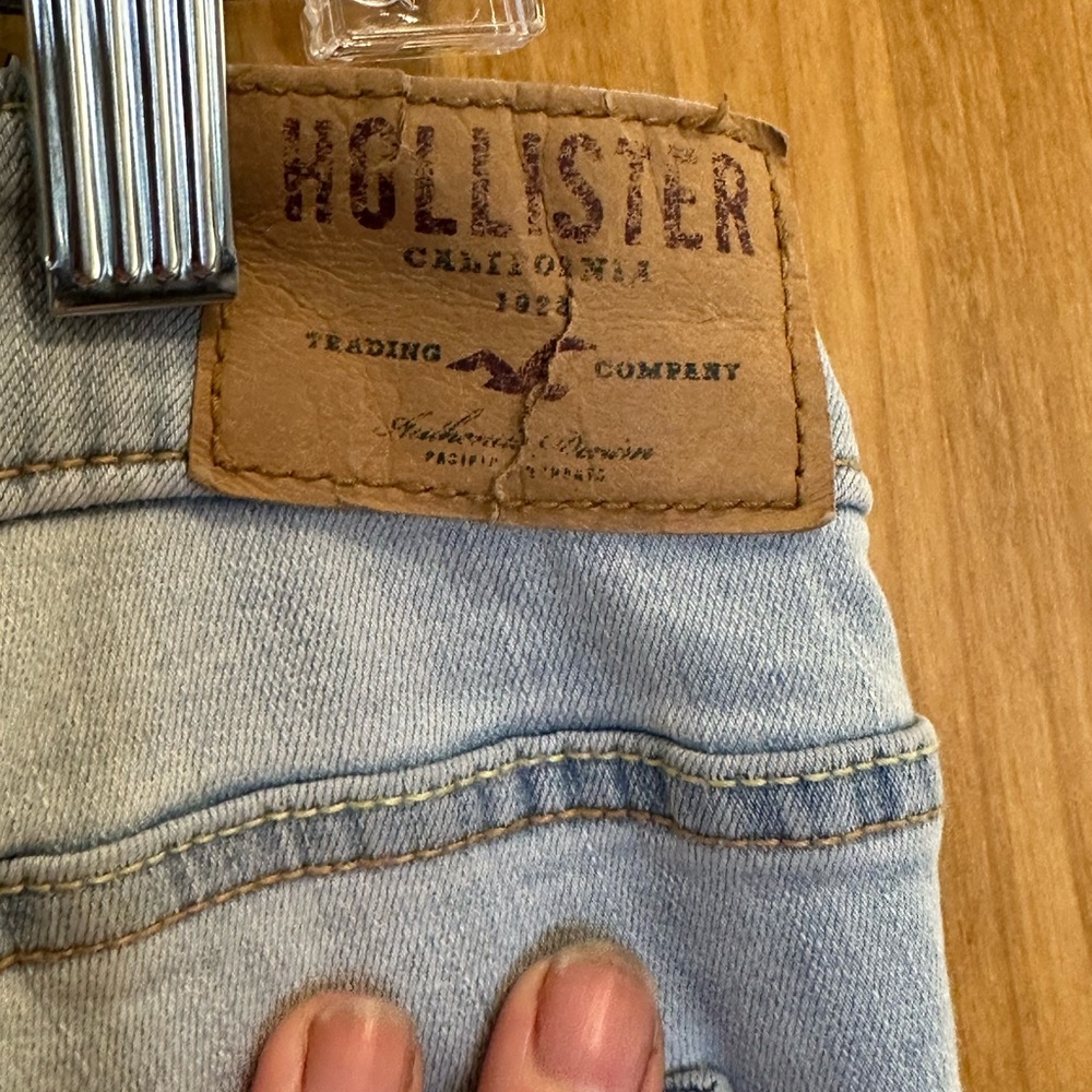 Hollister Light Blue Skinny Jeans with Button Detail - Picture 4 of 5
